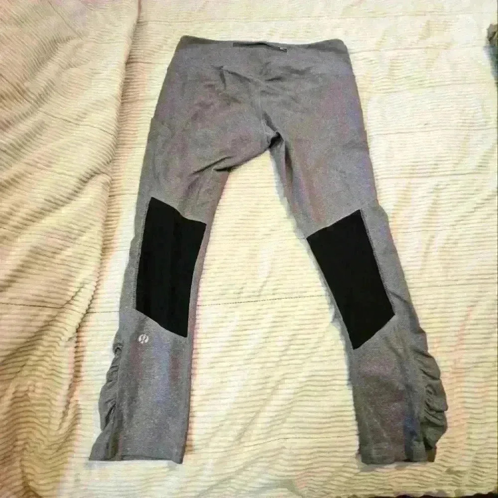 Lululemon Gray/Black Capri leggings. Size 6